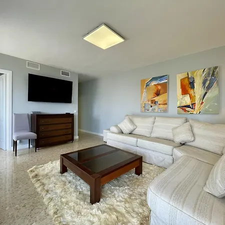 El Faro Beachfront By Kura Homes 马尔韦利亚