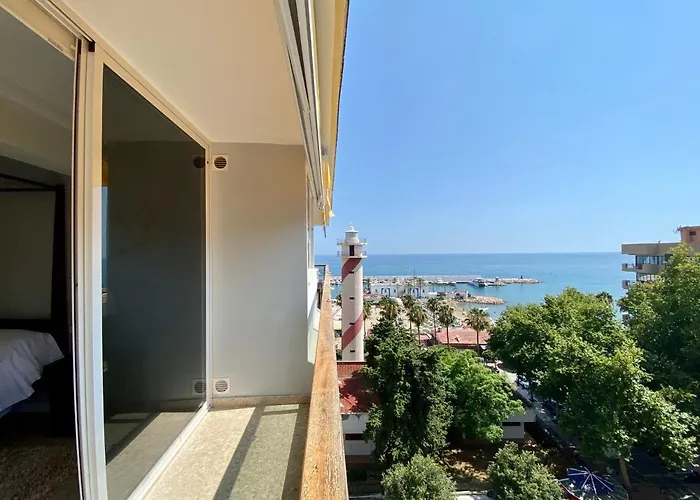 El Faro Beachfront By Kura Homes Apartmán *